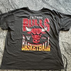 NBA Chicago Bulls Black Graphic T-Shirt Size L National Basketball Association
